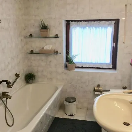 Haus Mit Seeblick - Terrassen - Grosszugig Auf 2 Ebenen - Freistehend 1.000 Qm Bringhausen